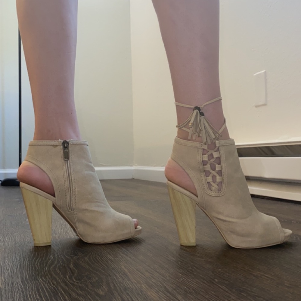 𝐓𝐀𝐍 𝐁𝐎𝐎𝐓𝐈𝐄𝐒 𝐖/ 𝐓𝐀𝐒𝐒𝐄𝐋𝐒 - Picture 7 of 11